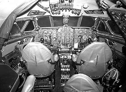 Comet cockpit interior B&W Fiddlersgreen.net